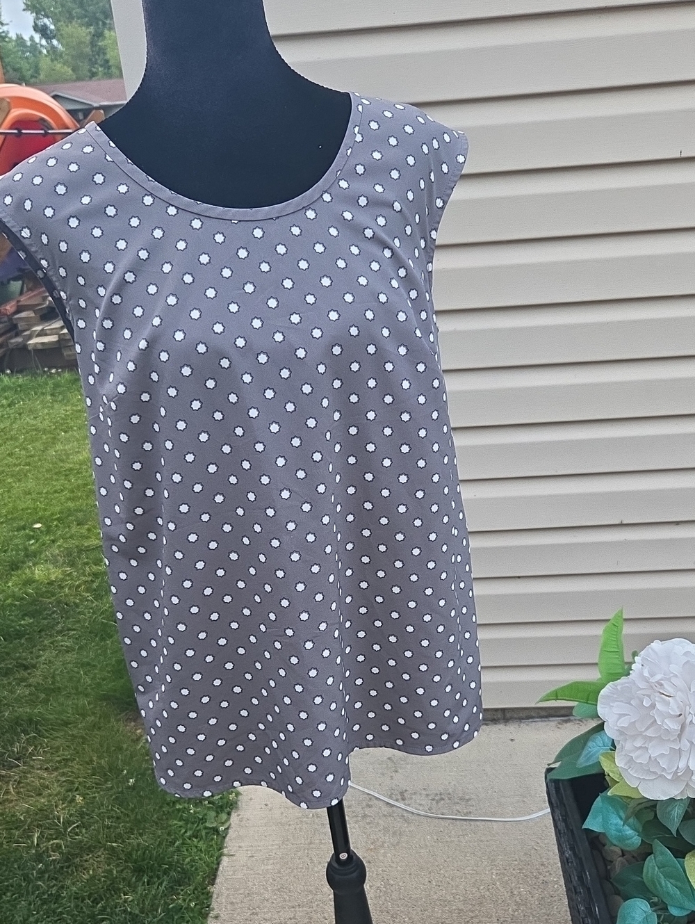 Womens Size M Merona Grey Top with White Spot Pattern